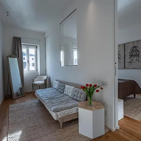 Apartment With A Private Terrace On The Water ! Διαμέρισμα Βενετία