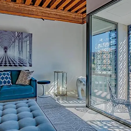 Apartment With A Private Terrace On The Water ! *