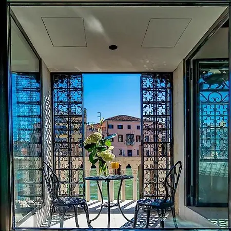 Διαμέρισμα Apartment With A Private Terrace On The Water !